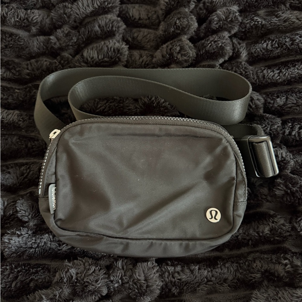 lululemon athletica Black Compact Crossbody Belt Bag